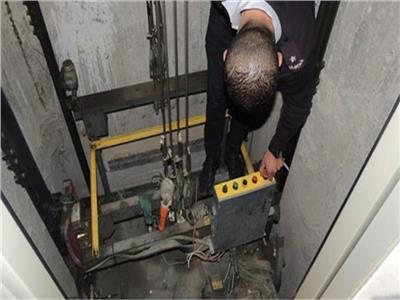 إنقاذ ٣ أشخاص تعطل بهم مصعد عقار بالإسكندرية