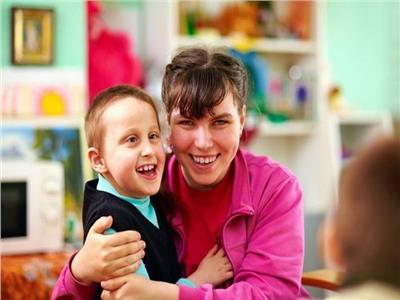 للأمهات.. 11 خطوة للتعامل مع الطفل ذوي الاحتياجات الخاصة