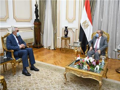  وزيرالإنتاج الحربي يبحث مع سفير العراق أوجه التعاون بين البلدين