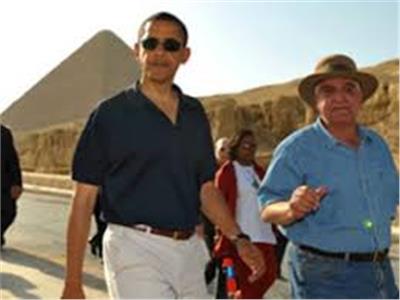 «حواس» اشترطت على «أوباما» أن يرتدي «الجينز والبرنيطة» في الأهرامات