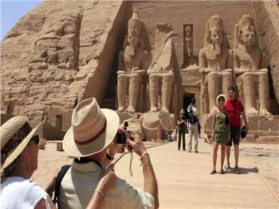 بدء تفعيل قرار منح التأشيرات السياحية بمنافذ الوصول في مصر