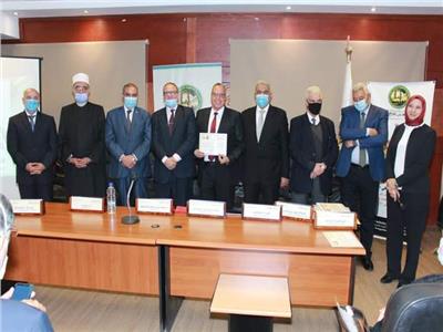 تكريم عميد كلية أصول الدين بالمنصورة في الحفل الختامي لسفراء الأزهر 2020