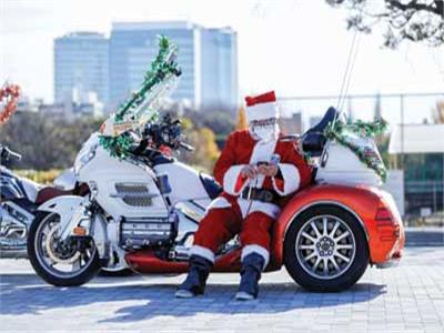 «بابا نويل» يتجول بدراجة نارية في اليابان للتنديد بالإساءة للأطفال