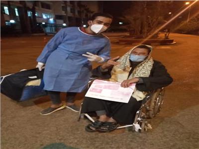 خروج 9 حالات بعد تعافيهم من كورونا بمستشفى كفر الدوار.. صور 