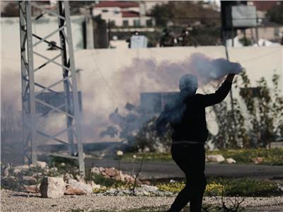 مواجهات عنيفة بين فلسطينيين والاحتلال شرق قلقيلية.. ومصدر: لا إصابات خطيرة