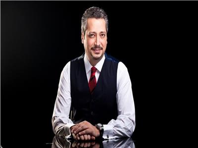 تامر أمين يرفع الراية البيضاء أمام «ميرهان» | فيديو