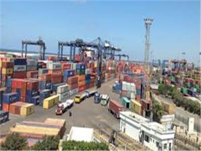 ميناء الإسكندرية: نقل البضائع عبر القطارات ونهر النيل لتخفيف العبء على الطرق