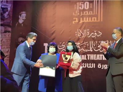 صور | وزيرة الثقافة تسلم جوائز المهرجان القومي للمسرح المصري