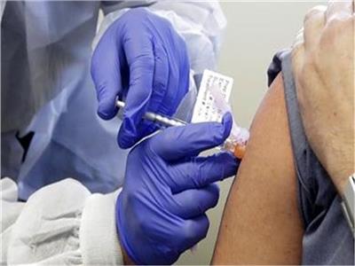  دخول أحد الأطباء بالمكسيك للعناية بعد تطعيمه بلقاح فايزر ضد كورونا