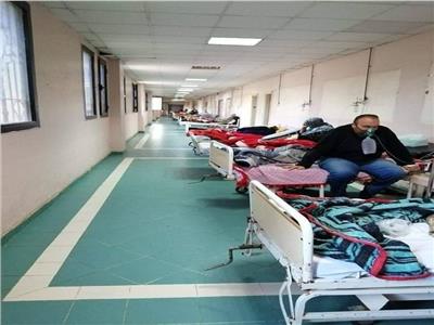 مدير مستشفى الأحرار بالزقازيق يؤكد عدم تسكين مرضى «كورونا» بالطرقات