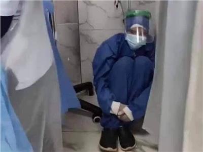 الإنسانية في صورة.. ممرضة مصرية تُبكي العالم من مأساة كورونا