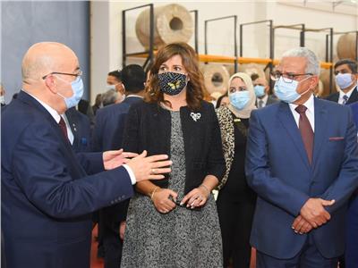 وزيرة الهجرة تشارك في افتتاح مصنع لإنتاج ألواح الألمونيوم المعزولة بالسويس