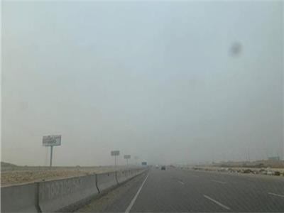 «غرفة عمليات المنيا» تغلق الطريق الصحراوي لسوء الأحوال الجوية