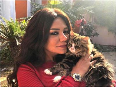 رانيا يوسف تنشر صورتها مع قطتها: الحياة أحلى مع «جنجاه» 