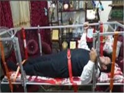 مخترع مصري يبتكر «ترولي» جديد لحماية المرضى ببورسعيد‎ | صور