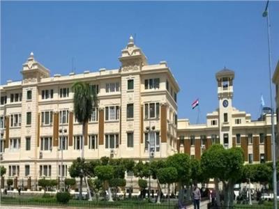 سقوط 3 مسئولين بأحياء القاهرة مكنوا «مُسجلين» من الاستيلاء على مبنى حكومي