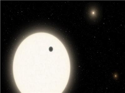 اكتشاف كوكب غريب بـ 3 شموس.. ينقضي فيه العام خلال 5 أيام فقط