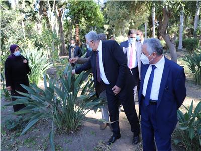 وزير الزراعة يتفقد حديقة «الزهرية» بالزمالك ويوجه بتطويرها | صور