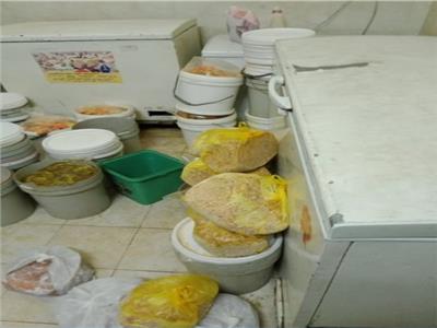 ضبط لحوم ومواد غذائية مجهولة المصدر داخل مطعم مأكولات بالقاهرة