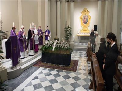 البابا فرنسيس يشارك في جنازة طبيبه الشخصي 