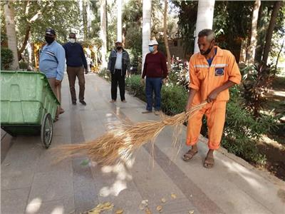 متابعة أعمال نظافة «جزيرة النباتات» بأسوان