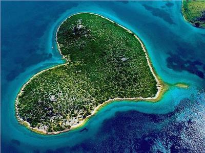 «جزيرة العشاق» .. الرومانسية والجمال في كرواتيا | صور 