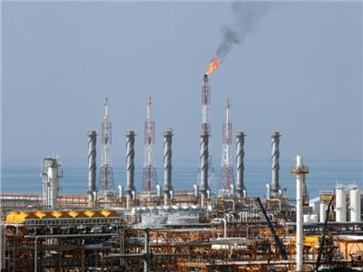 العراق والجزائر يبحثان تعزيز العلاقات في مجال النفط والغاز