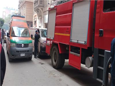 السيطرة على حريق محل لبيع السيارات وسط الإسكندرية| صور