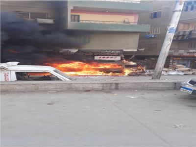 السيطرة على حريق سيارة أمام صيدلية بكورنيش الوراق..صور وفيديو