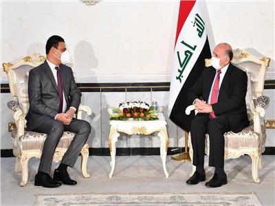 وزير الخارجية العراقي يتسلّم أوراق اعتماد سفير مصر الجديد لدى بغداد 