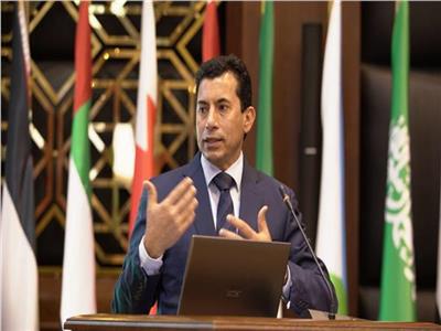 أشرف صبحي يتلقى تهنئة وزيرة الصحة بنجاح تنظيم مونديال اليد