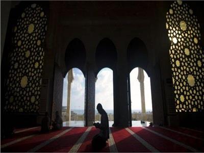 هل يحق للأب ضرب الزوجة والأبناء على ترك الصلاة؟.. «الإفتاء» تجيب