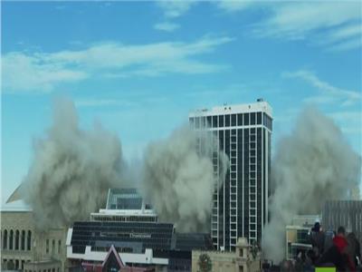  لحظة تفجير فندق وكازينو بناه «ترامب» |فيديو