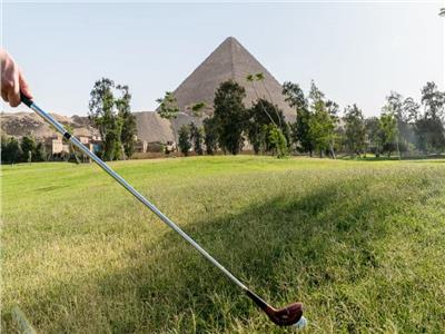 اكتشف ملعب الجولف المطل على إحدى عجائب الدنيا السبع  بمصر | صور