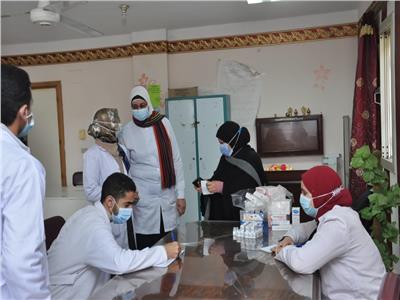 جامعة كفرالشيخ تطلق قافلة طبية لأهالى «قرية الكراكات» وصرف العلاج مجاناً
