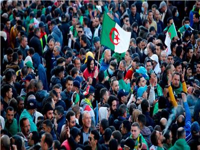 الآلاف يحتشدون بالجزائر في الذكرى الثانية للحراك