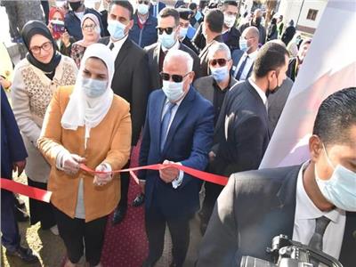 وزيرة التضامن و«الغضبان» يفتتحان «كشك أخلاق» في بورسعيد
