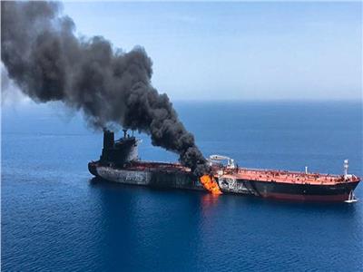 انفجار يضرب سفينة شحن مملوكة لإسرائيل في خليج عمان