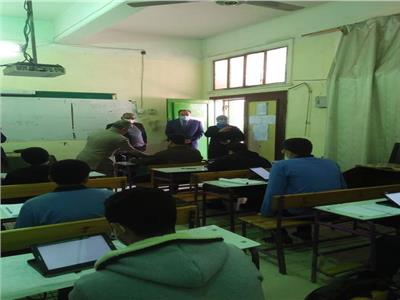 غرفة عمليات القاهرة: رجال التطوير التكنولوجي بالمدارس لمساعدة الطلاب
