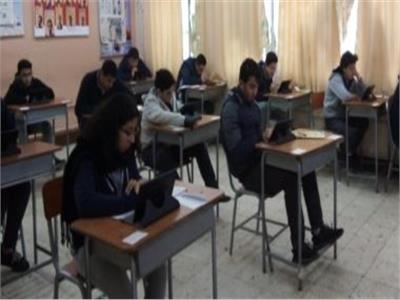 اليوم.. طلاب «2 ثانوي» يؤدون امتحاناتهم عبر المنصات التعليمية