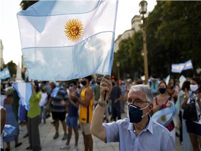تظاهرات في الأرجنتين احتجاجًا على التمييز في إعطاء لقاحات كورونا