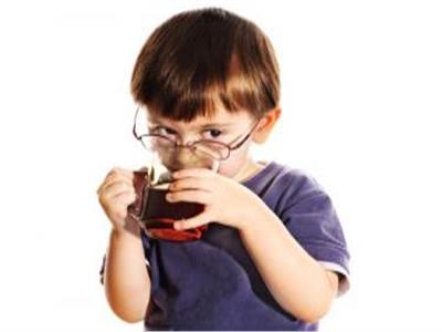 فيديو| أضرار شرب الشاي يوميا على الأطفال