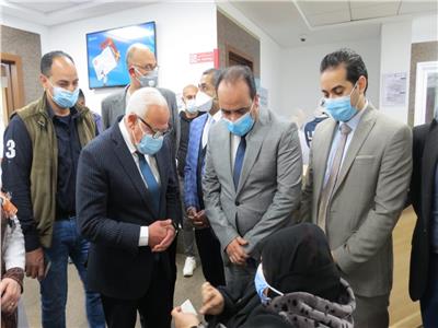 بدء تطعيم كبار السن وأصحاب الأمراض المزمنة بلقاح كورونا في بورسعيد