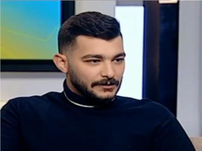 نجل طارق الدسوقي: «ببقى بطة بلدي قدام بابا وأنا بمثل».. فيديو