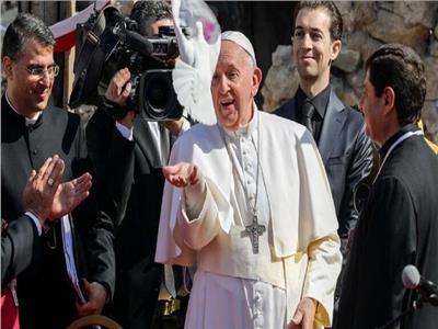 بابا الفاتيكان يطلق حمامة سلام من كنيسة حوش البيعة بالموصل