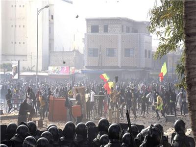 المعارضة السنغالية تدعو للتظاهر ثلاث أيام بعد صدامات مع الشرطة  