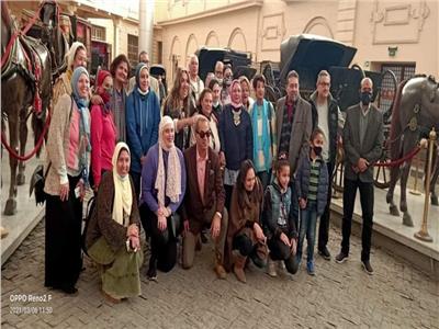 «المركبات الملكية» يستقبل أعضاء جمعية الحفاظ على التراث المصري.. صور