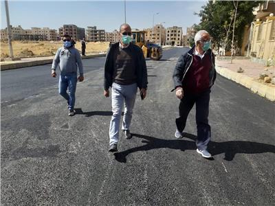 مسئولو «الإسكان» يتابعون سير العمل بمحور الشهيد خالد مغربي
