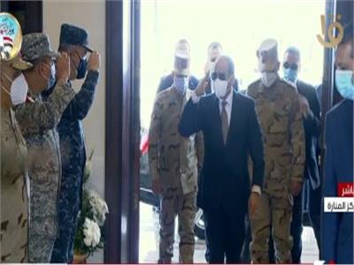 لحظة وصول الرئيس السيسي مقر الندوة التثقيفية للاحتفال بيوم الشهيد 