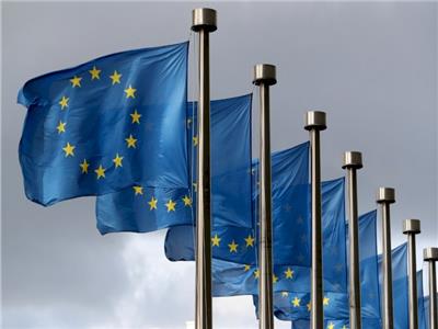 الاتحاد الأوروبي يهدد بحظر تصدير لقاحات كورونا لبريطانيا